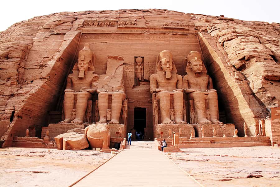 Luxor: Abu Simbel Temple Private Guided Day Trip with Lunch - The pre-dawn pickup from Luxor