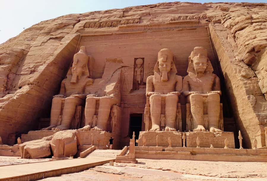 Luxor: Abu Simbel Temple Private Guided Day Trip with Lunch - Meeting the guide at Abu Simbel