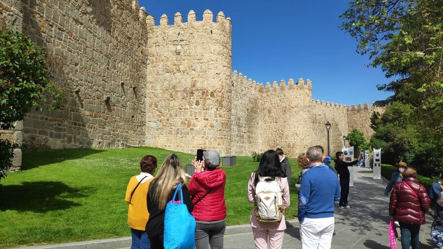 Madrid: Avila and Segovia Day Trip with Tickets to Monuments - Should you book the Ávila and Segovia day trip?