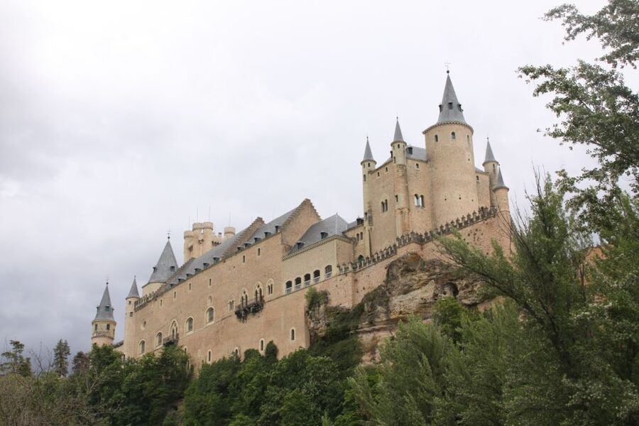 Madrid: Avila and Segovia Day Trip with Tickets to Monuments - The Ávila break and the lunch decision