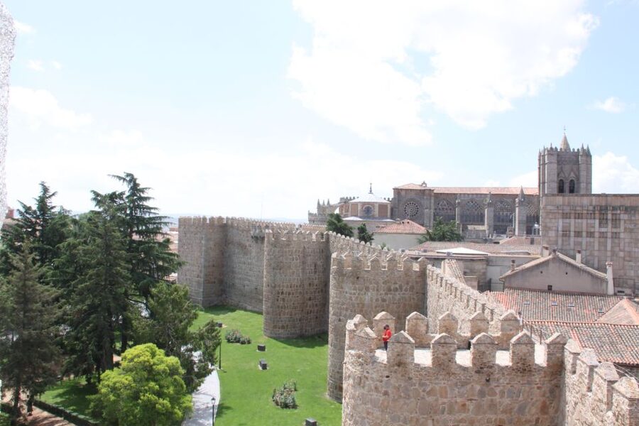 Madrid: Avila and Segovia Day Trip with Tickets to Monuments - The Alcázar: Segovia’s fairytale castle