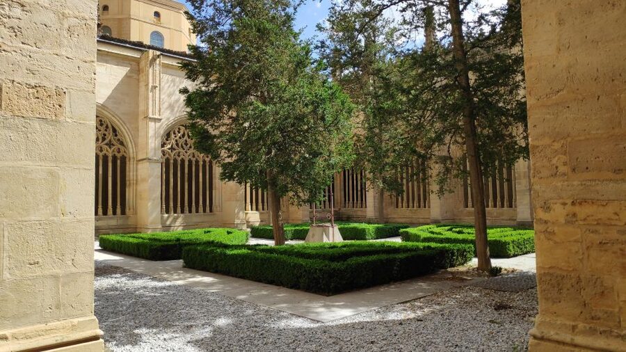 Madrid: Avila and Segovia Day Trip with Tickets to Monuments - Who should book this experience
