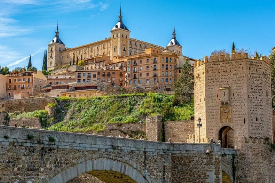 Madrid: Day Trip to Toledo with Walking Tour & Small Group - Why Toledo makes a strong day trip from Madrid