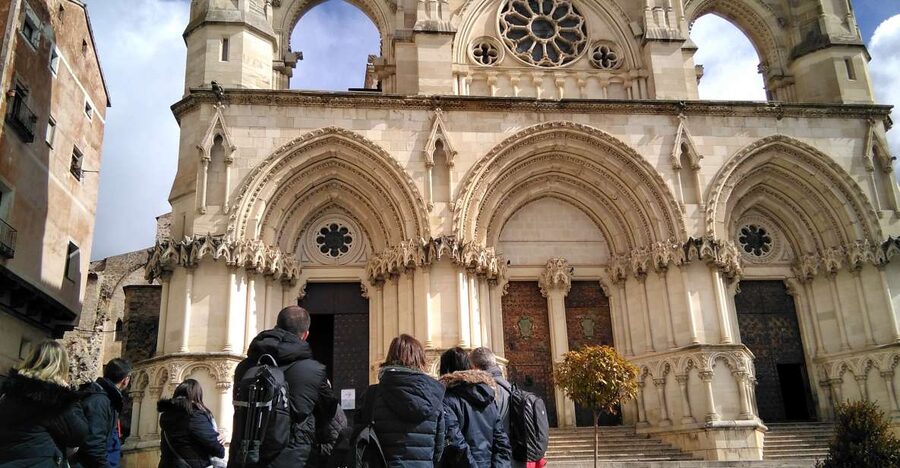 Madrid:Full Day Trip to Cuenca, Cathedral and Hanging Houses - The Hanging Houses and the Museum of Abstract Art