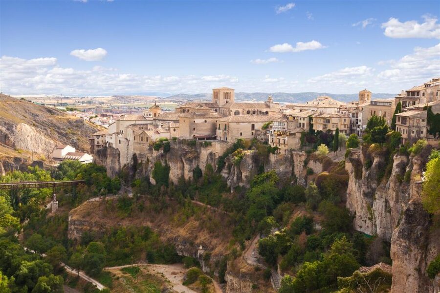 Madrid:Full Day Trip to Cuenca, Cathedral and Hanging Houses - Starting from Madrid and crossing Castilla-La Mancha