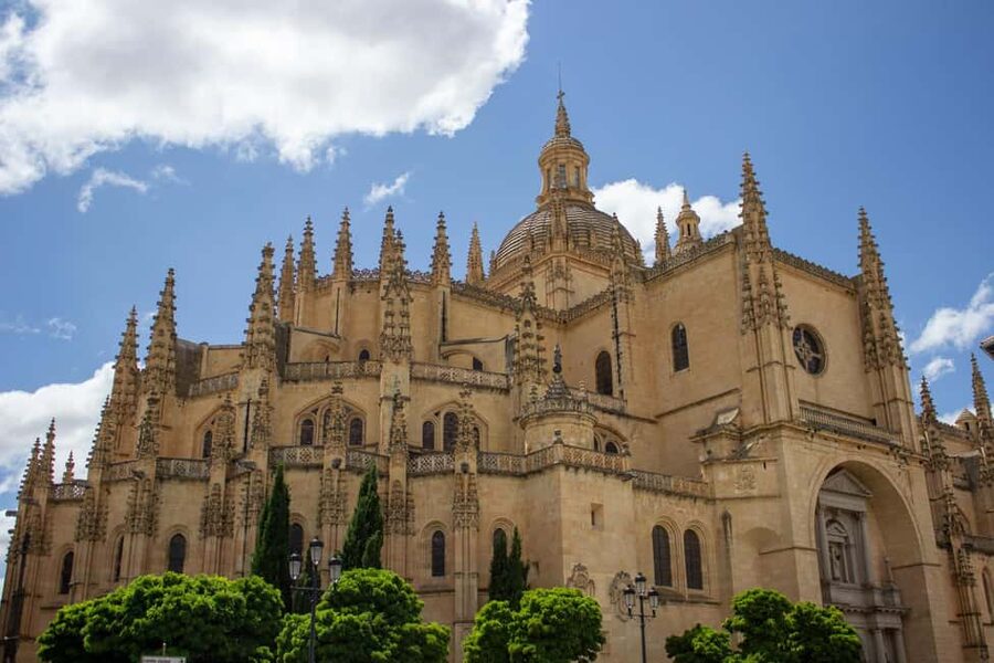 Madrid: Segovia, Ávila & Toledo Day Trip with Optional Lunch - Segovia: the castle, cathedral, and cochinillo