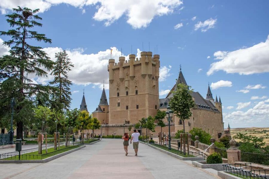 Madrid: Segovia, Ávila & Toledo Day Trip with Optional Lunch - Toledo: views, Jewish history, and narrow lanes