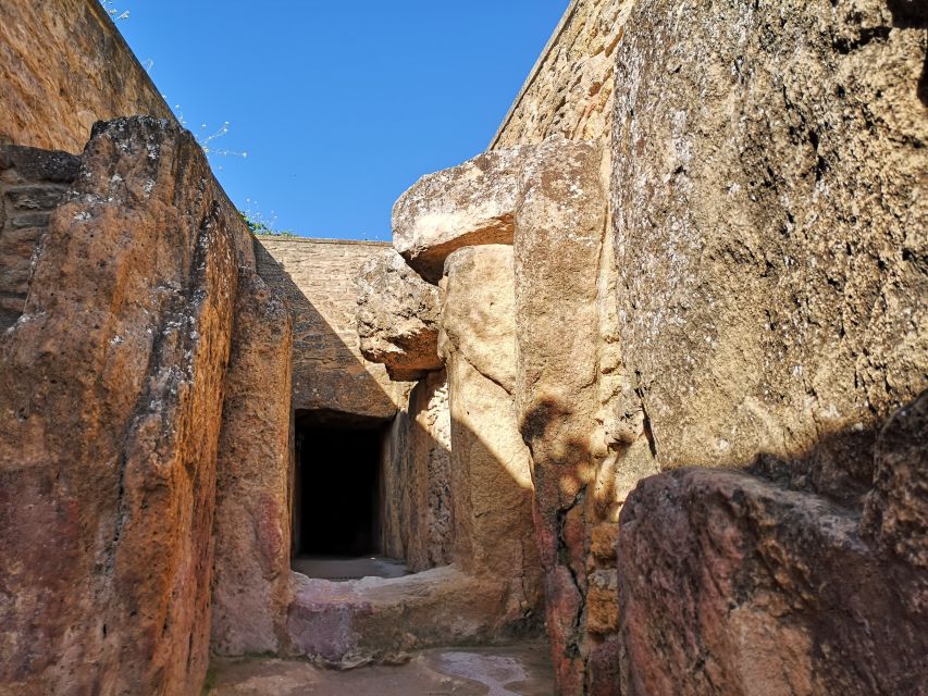 Málaga: Dolmens and El Torcal de Antequera Guided Day Trip - Why combine dolmens with El Torcal?