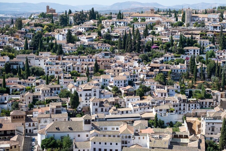 Malaga: Granada Day Trip with Alhambra, Palaces and Gardens - Key points at a glance