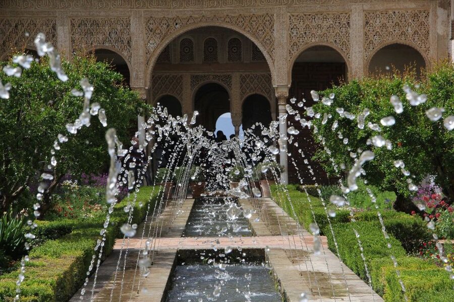 Malaga: Granada Day Trip with Alhambra, Palaces and Gardens - Entering the Nasrid Palaces