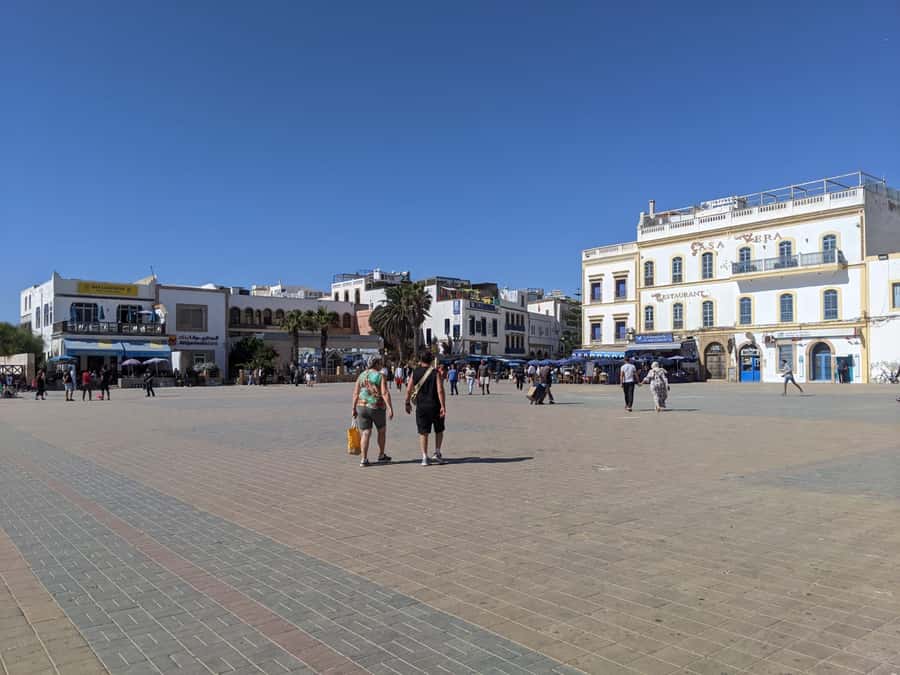 Marrakech: Essaouira Day Trip with Transfers and Co-op Visit - What the guide adds to a self-guided visit