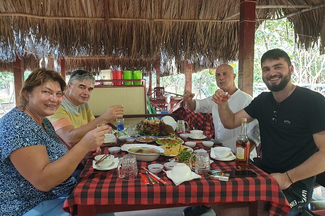 Mekong Delta Full Day Trip - My Tho & Ben Tre - Small Group Tour - Narrow canals and the hand-rowed boat