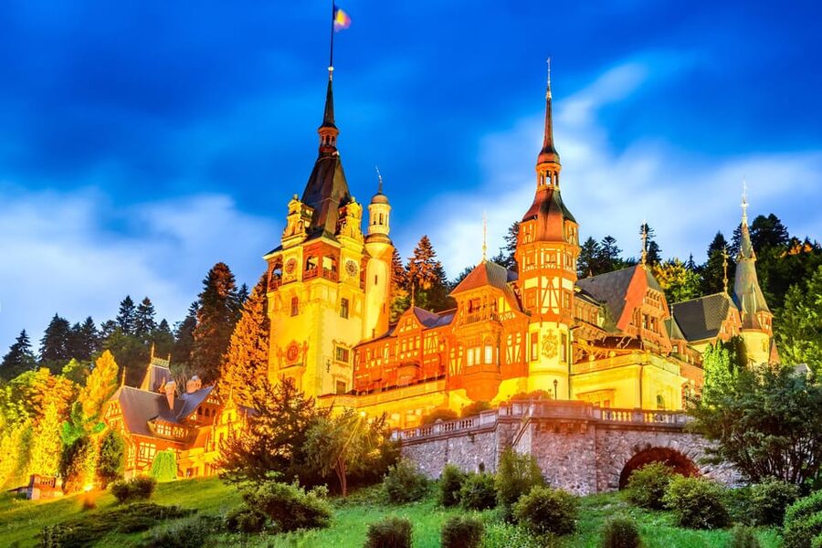 Minivan 8: Peles & Dracula's Castle and Brasov Full-Day Trip - Peleș Castle: the royal highlight