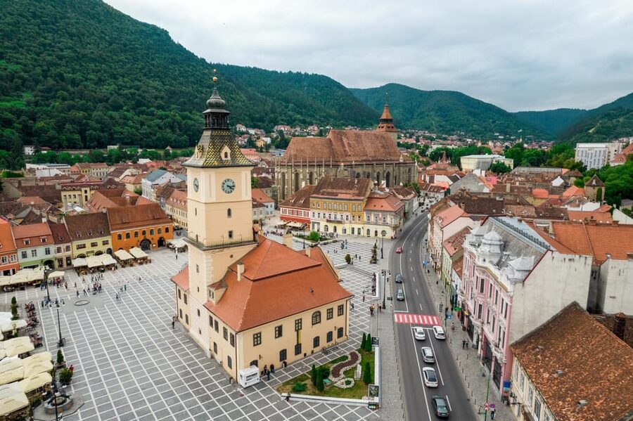 Minivan 8: Peles & Dracula's Castle and Brasov Full-Day Trip - Brașov’s old center and the Black Church
