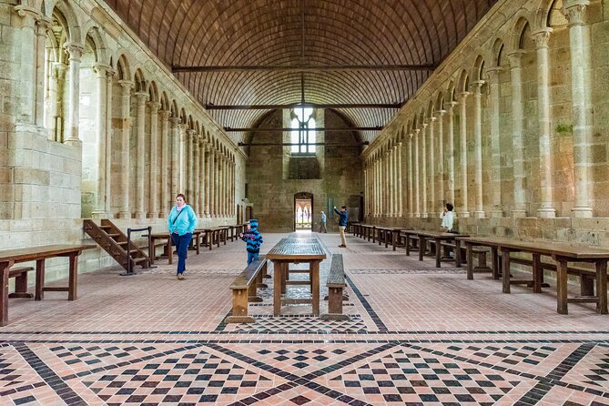 Mont Saint Michel Day Trip from Paris with English Speaking Guide - Lunch choices, from galettes to seafood