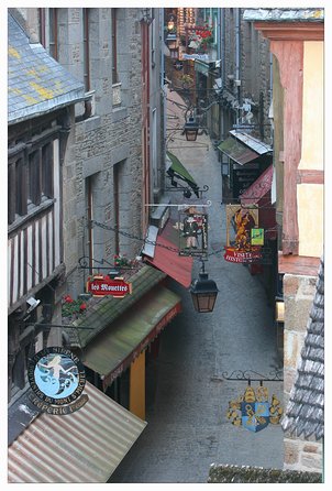 Mont Saint Michel Guided Day Trip with Abbey Entry from Paris - Free time for food, shops, and side streets