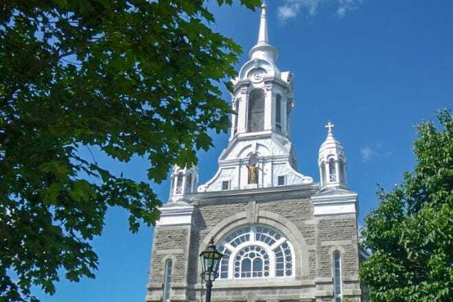 Montreal: Laurentian Mountains Day Trip - Mont-Tremblant, the main event