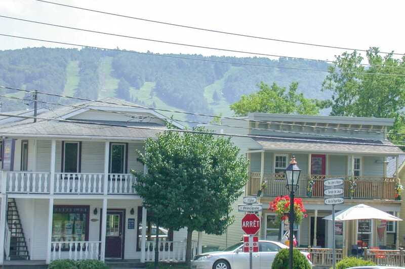 Montreal: Laurentian Mountains Day Trip - The guide can shape the entire day