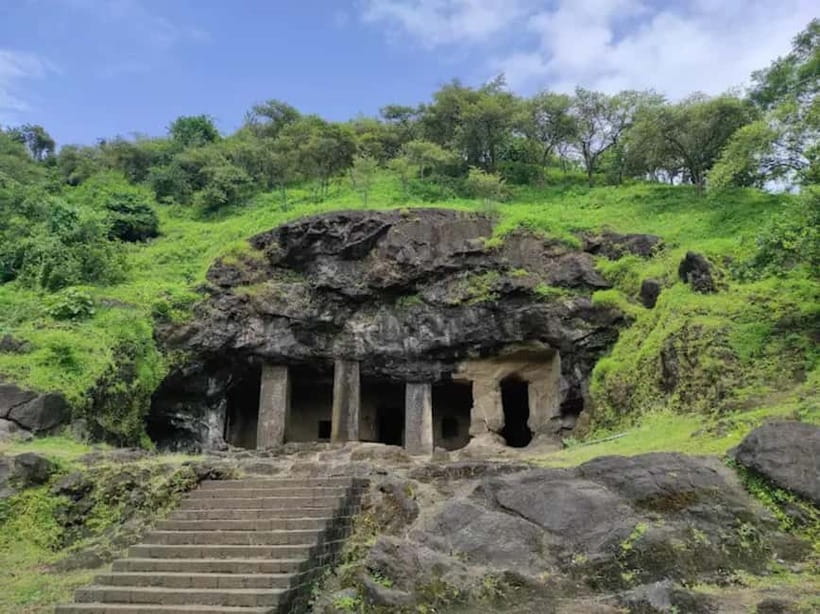 Mumbai: All-Inclusive Mumbai Private Full or Half Day Trip - Walking through the Elephanta Caves