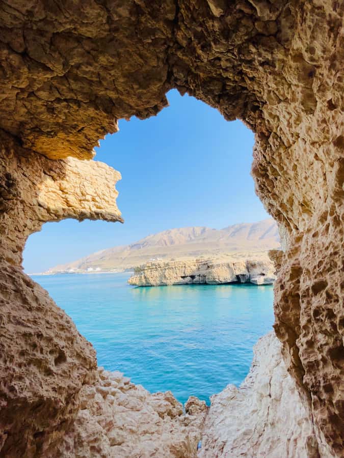 Muscat: Wadi Shab, Romantic Cave and Sinkhole Full-day Trip - Who should book this Wadi Shab day?