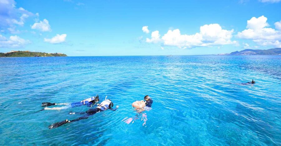 Naha, Okinawa: Keramas Island Snorkeling Day Trip with Lunch - What the first snorkeling stop is like