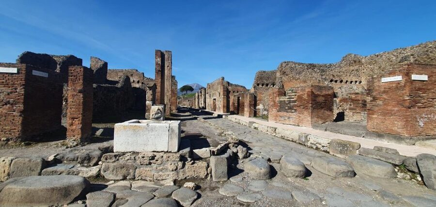 Naples: Pompeii & Mt. Vesuvius Day Trip with Tickets & Lunch - Should you book this Pompeii and Vesuvius tour?