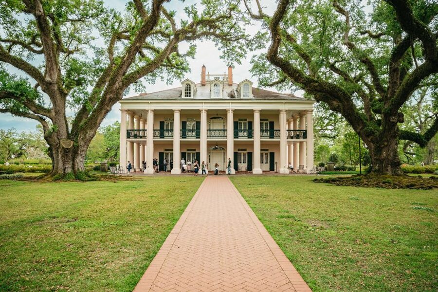 New Orleans: Oak Alley Plantation and Swamp Cruise Day Trip - A full Louisiana day from New Orleans