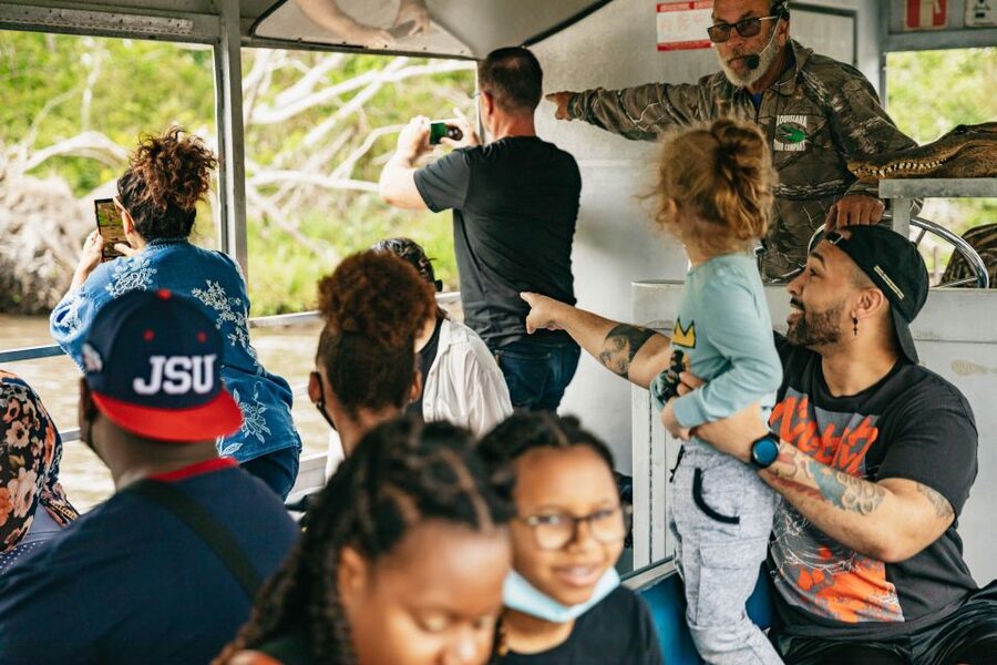 New Orleans: Oak Alley Plantation and Swamp Cruise Day Trip - Food, comfort, and timing