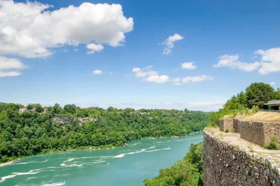 Niagara Falls: Canadian Side Day Trip with Maid of The Mist - What the guides add to the day