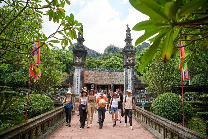 Ninh Binh Day Trip: Bai Dinh-Trang An-Mua Cave, Buffet, Boat, Bus - Vietnamese Buffet Lunch Before the Afternoon