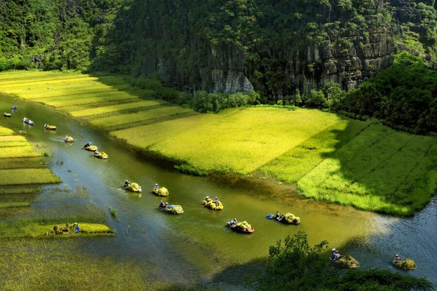 Ninh Binh: Hoa Lu, Trang An and Mua Caves Hiking Day Trip - Trang An by bamboo boat
