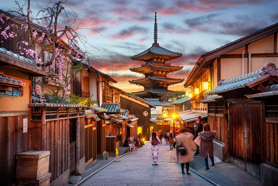 Osaka/Kyoto: Private Kyoto and Nara Day Trip - Fushimi Inari and the climb through red gates