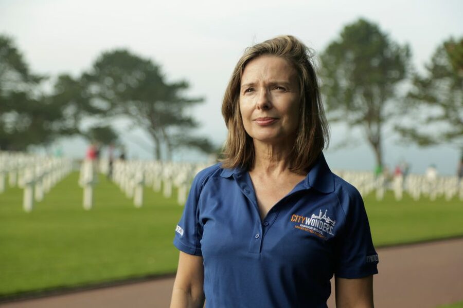 Paris: Normandy D-Day Sites Guided Day Trip with Lunch - The coach, guide, and pace