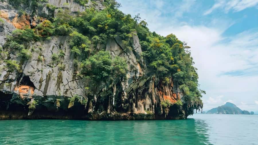 Phuket: James Bond Island Day Trip by Speed Boat with Lunch - What the crew does well