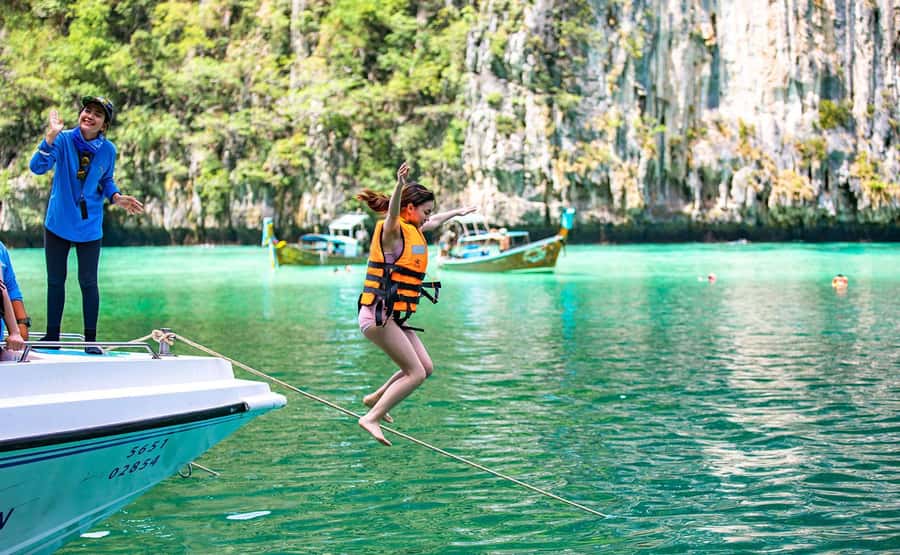 Phuket: Maya Bay, Phi Phi, Green, and Khai Islands Day Trip - Maya Bay delivers the famous view, with conditions