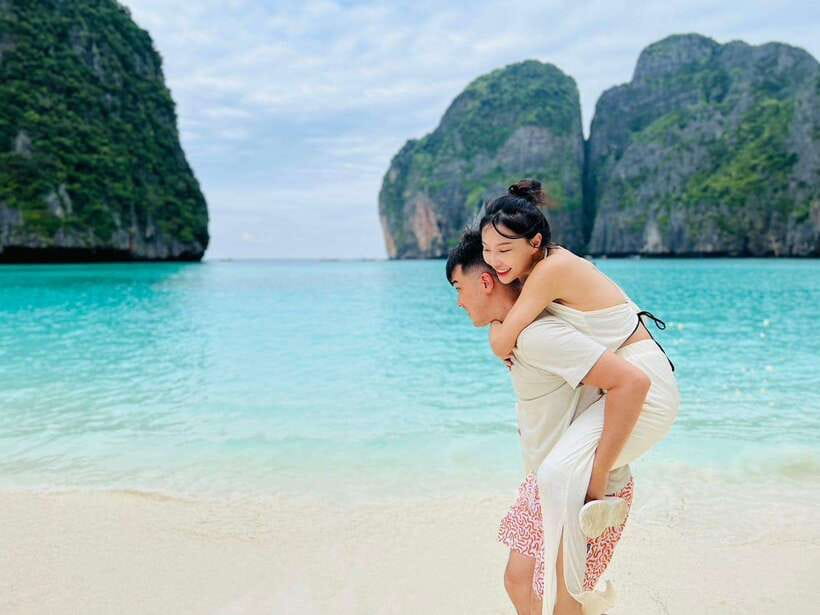 Phuket: Phi Phi Islands and Maya Bay Day Trip with Lunch - Swimming and snorkeling around Phi Phi Leh