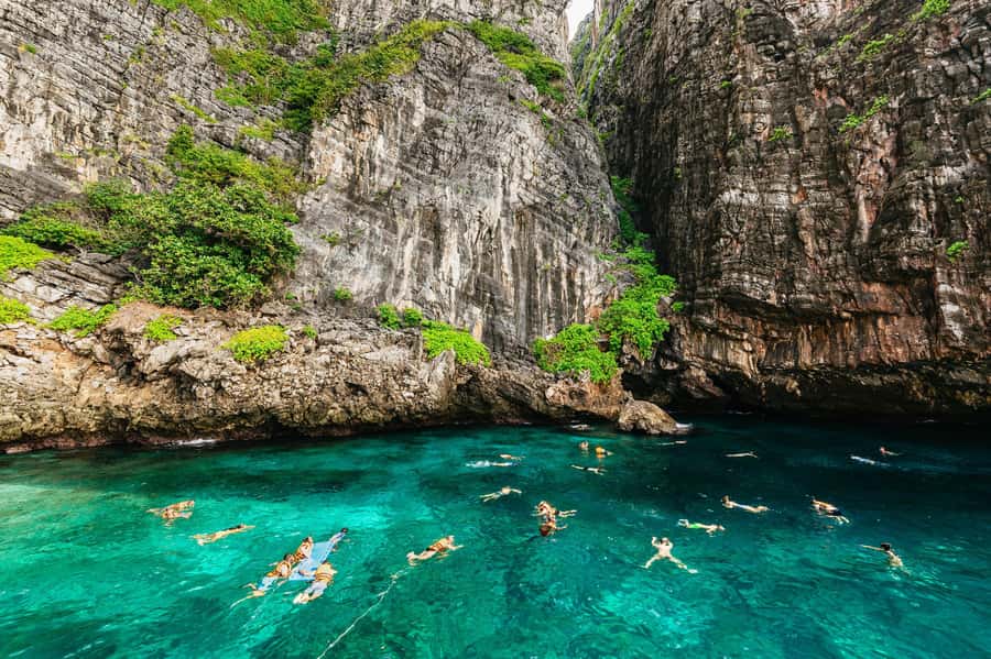 Phuket: Phi Phi Islands Day-Trip by Speed Catamaran - Phi Phi Don combines lunch with a busy island stop