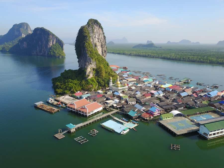 Phuket: Phi Phi & James Bond Island Combo Day Tour w/Lunch - Maya Bay before the crowds