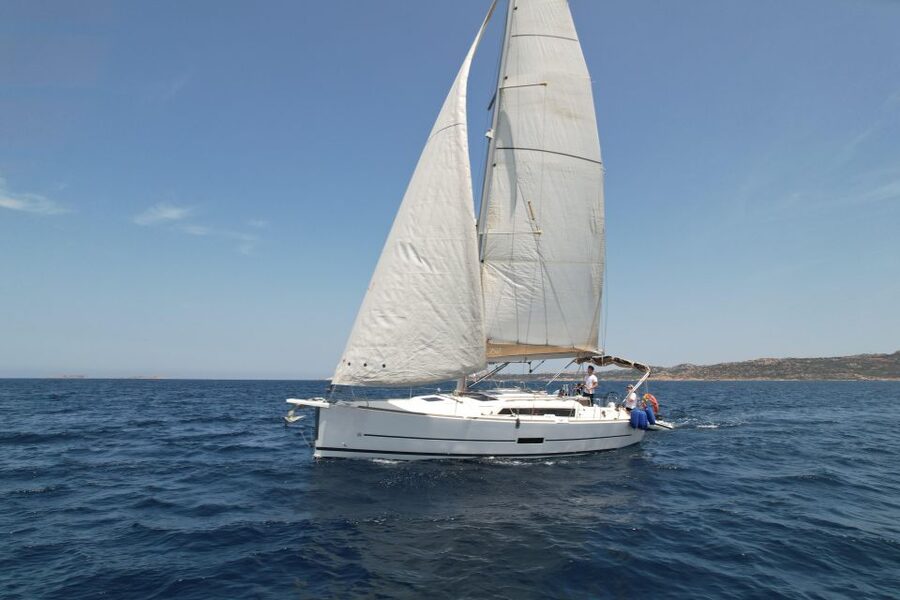 Poltu Quatu: La Maddalena Archipelago Sailboat full-day trip - What the modern Rosa Velata adds