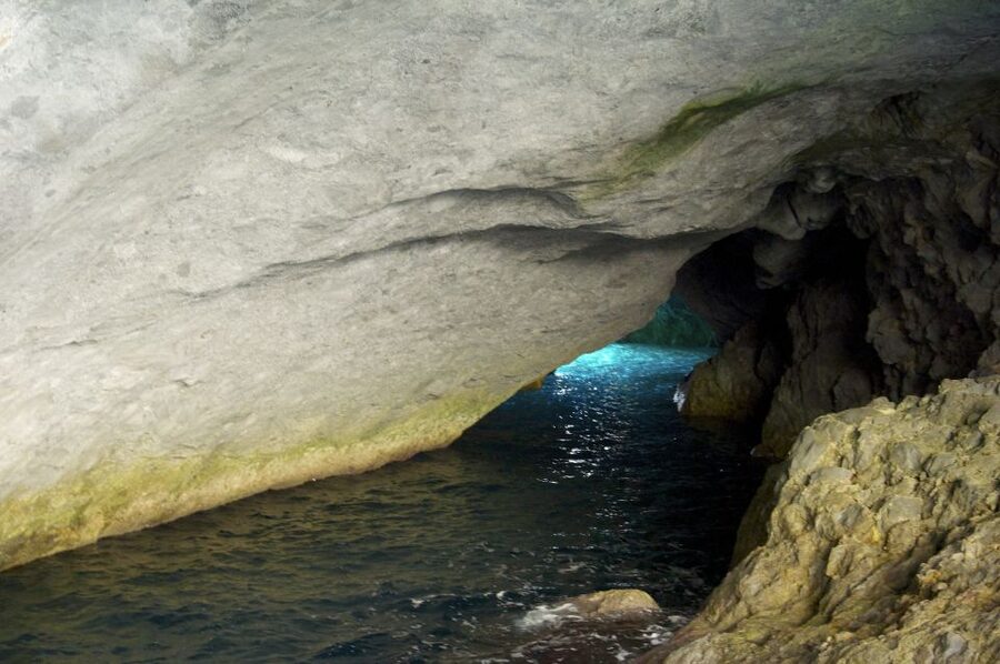 Ponza Island: Day Trip from Anzio with 5 Hour Boat Excursion - Captain-prepared lunch on the water