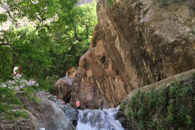 Private Day Trip to Atlas Mountains - Pottery, rugs, and the shopping question
