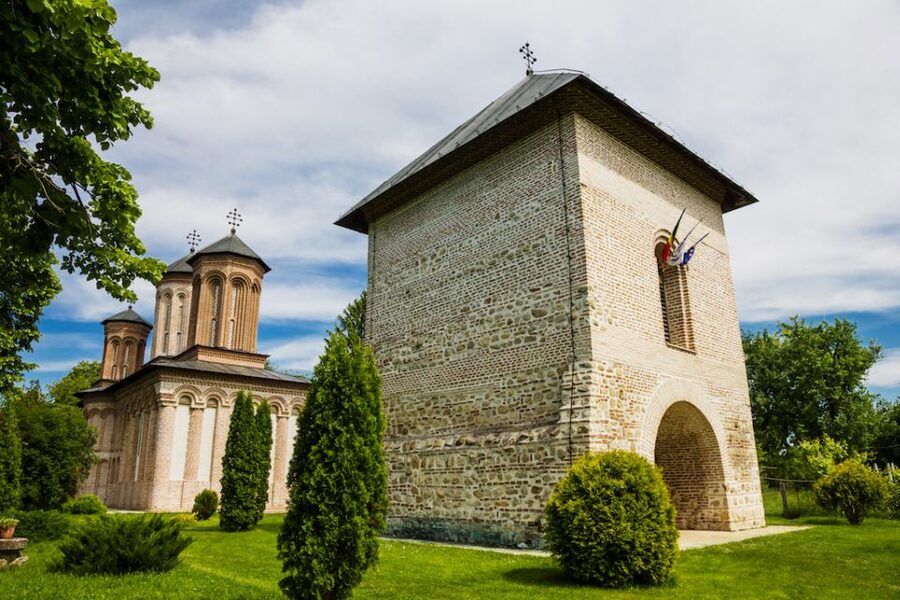 Private Half Day Trip to Snagov Monastery & Mogosoaia - Leaving Bucharest for two very different sights