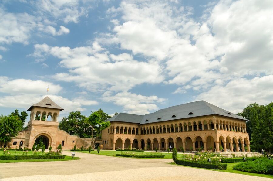 Private Half Day Trip to Snagov Monastery & Mogosoaia - Why a private vehicle changes the value