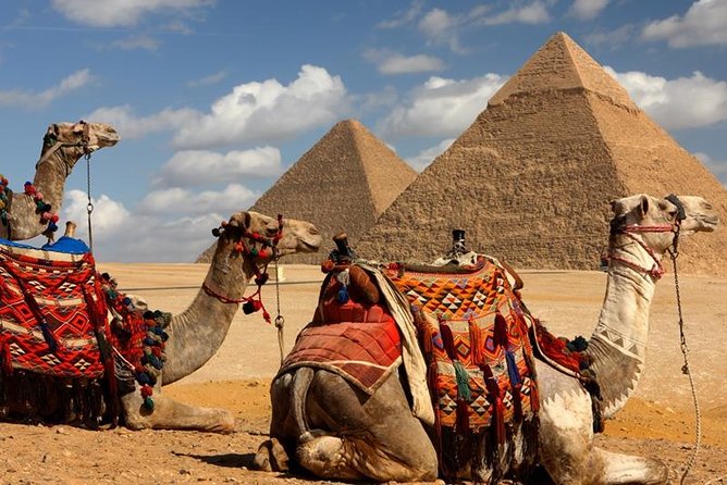 Private Tour: Day Trip to the Pyramids and Sphinx from Cairo - The first look at the Giza Pyramids