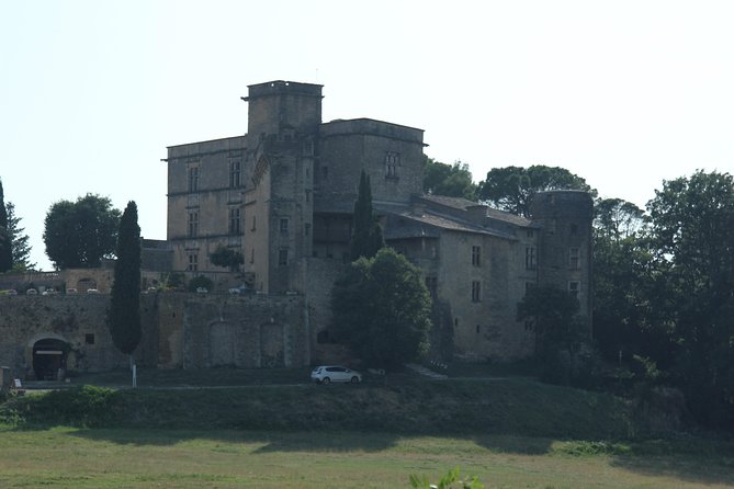 Provence Wineries and Luberon Villages Day Trip from Aix-en-Provence - Lourmarin, the prettiest village pause