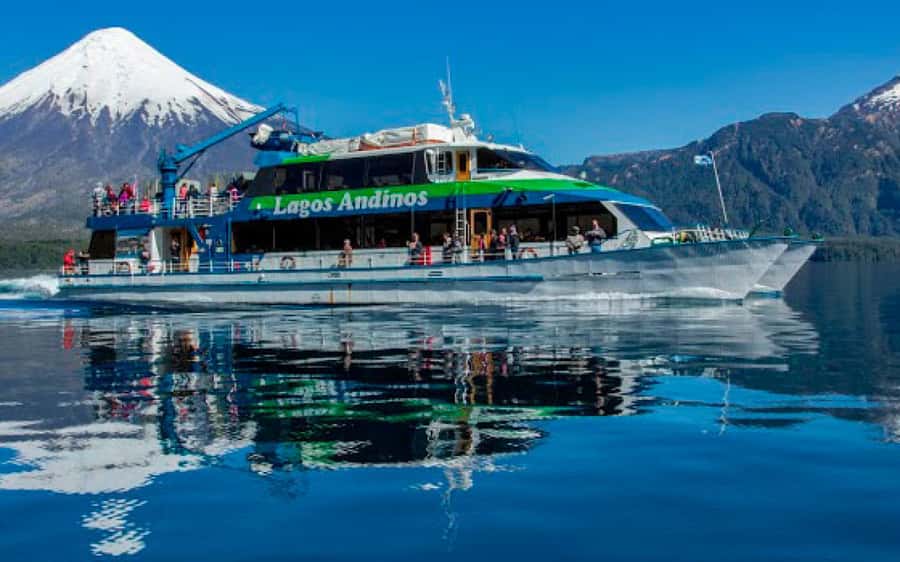 Puerto Varas: Peulla Day Trip - Petrohué Falls and the turquoise river