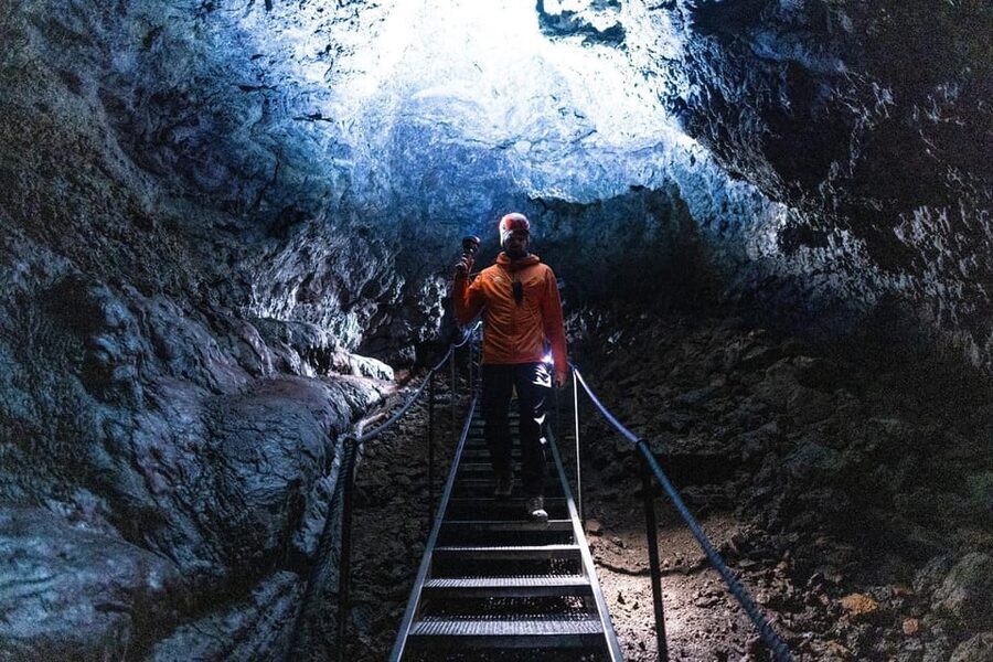 Reykjavik: Snæfellsnes Day Trip with Vatnshellir Lava Cave - Pickup, the vehicle, and the 11-hour rhythm
