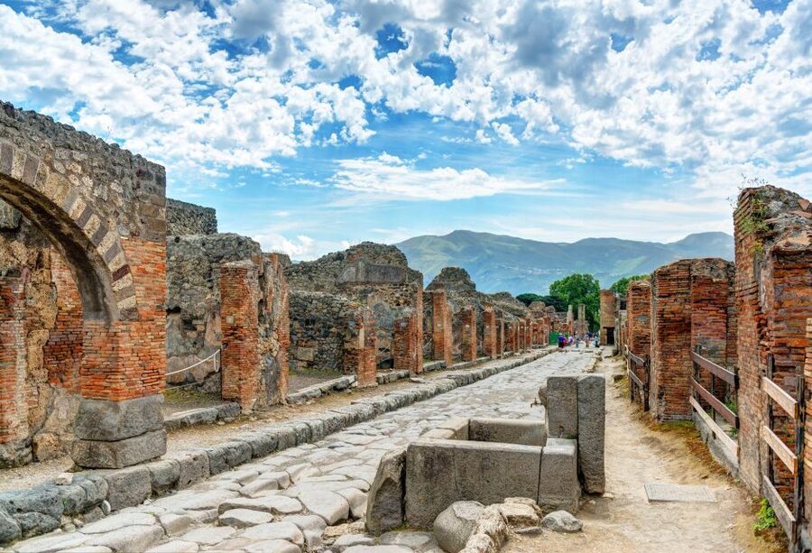 Rome: Pompeii and Naples Day Trip with Pompeii Entry Ticket - Should you book this Pompeii and Naples tour?