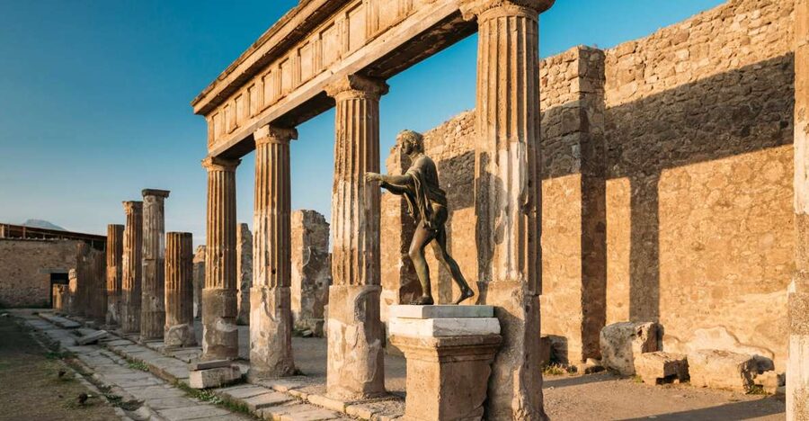 Rome: Pompeii and Naples Day Trip with Pompeii Entry Ticket - Starting in Rome and settling into the coach