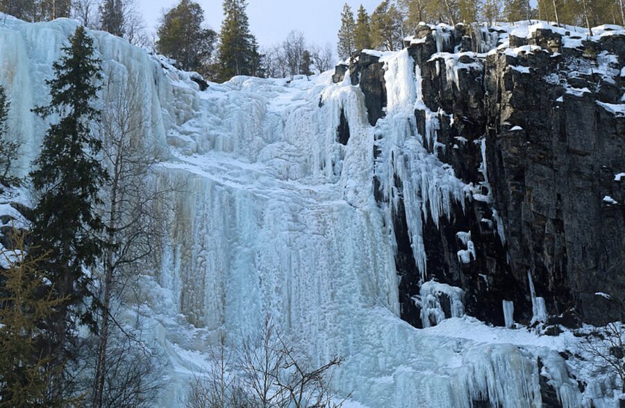 Rovaniemi: Korouoma Frozen Waterfalls Hike & Hot BBQ Lunch - Four hours on snowy trails